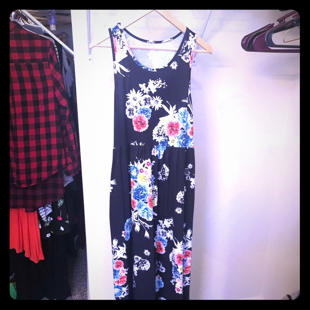 Maxi dress with pockets